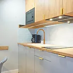 Port Klimatyczny 1 Z Basenem, Jacuzzi I Sauna Admus Апартаменты *